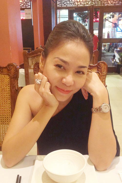 Điểm danh những chiếc nhẫn cưới có trị giá khủng của cặp đôi sao Việt - Ảnh 10. Điểm danh những chiếc nhẫn cưới có trị giá khủng của cặp đôi sao Việt - Ảnh 10.