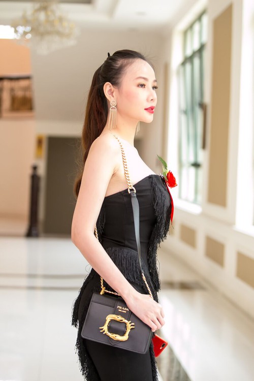 Mỹ nhân Vbiz cùng tuổi, ai xinh đẹp và trẻ trung hơn? - Ảnh 7.