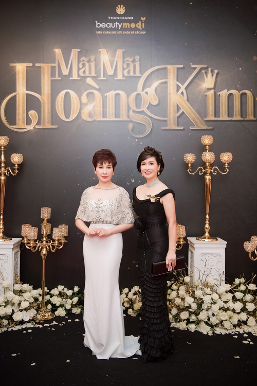 Ở tuổi 47, ngôi sao phim “Gia đình là số 1” vẫn trẻ trung và nổi bật dự sự kiện tại Việt Nam - Ảnh 8. Ở tuổi 47, ngôi sao phim “Gia đình là số 1” vẫn trẻ trung và nổi bật dự sự kiện tại Việt Nam - Ảnh 8.