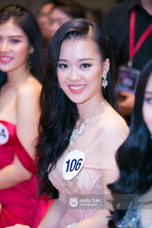 Hoàng Thùy, Mâu Thủy khoe đường cong quyến rũ cùng dàn thí sinh tại họp báo HHHVVN - Ảnh 13. Hoàng Thùy, Mâu Thủy khoe đường cong quyến rũ cùng dàn thí sinh tại họp báo HHHVVN - Ảnh 13.