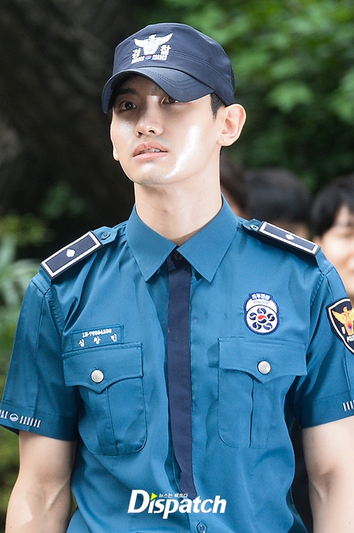 Hai mỹ nam Siwon và Changmin xuất ngũ, bảo an tạo thành hàng rào bảo vệ nghiêm ngặt - Ảnh 14.