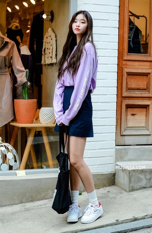 Ngắm street style giới trẻ Hàn không chỉ sướng mắt mà còn giúp bạn lượm lặt được hàng loạt gợi ý mix đồ dễ mà chất - Ảnh 8. Ngắm street style giới trẻ Hàn không chỉ sướng mắt mà còn giúp bạn lượm lặt được hàng loạt gợi ý mix đồ dễ mà chất - Ảnh 8.