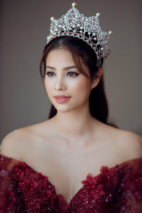 Cùng là HLV The Face nhưng giờ Phạm Hương sẽ hướng dẫn, nhận xét Hoàng Thùy! - Ảnh 2. Cùng là HLV The Face nhưng giờ Phạm Hương sẽ hướng dẫn, nhận xét Hoàng Thùy! - Ảnh 2.