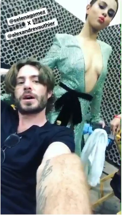 Chỉ là ảnh hậu trường, Selena Gomez đã siêu lộng lẫy dưới bàn tay chuyên gia trang điểm gốc Việt - Ảnh 8.