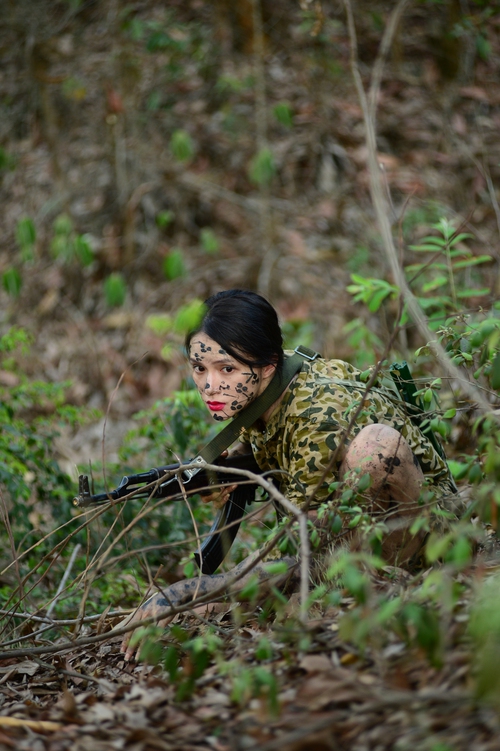 Sao nhập ngũ: Hương Giang Idol nữ tính, lăn xả trong quân đội - Ảnh 17.