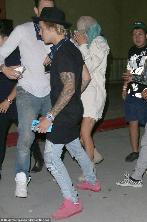 Giày của Justin Bieber chính xác là đôi giày hồng chất nhất hè này! - Ảnh 6. Giày của Justin Bieber chính xác là đôi giày hồng chất nhất hè này! - Ảnh 6.