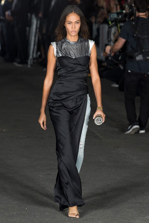 Có một nàng nấm lùn lọt thỏm giữa show Alexander Wang, nhìn kỹ mới biết là tình cũ của G-Dragon - Ảnh 6. Có một nàng nấm lùn lọt thỏm giữa show Alexander Wang, nhìn kỹ mới biết là tình cũ của G-Dragon - Ảnh 6.