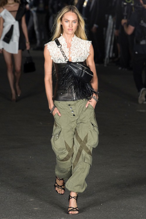 Có một nàng nấm lùn lọt thỏm giữa show Alexander Wang, nhìn kỹ mới biết là tình cũ của G-Dragon - Ảnh 7. Có một nàng nấm lùn lọt thỏm giữa show Alexander Wang, nhìn kỹ mới biết là tình cũ của G-Dragon - Ảnh 7.