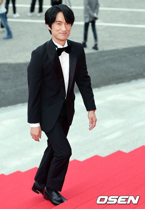 Thảm đỏ Oscar Hàn Quốc: Hoa hậu Hàn đẹp nhất thế giới đẹp xuất sắc, nữ idol bỗng bật lên vì quá xinh - Ảnh 18.