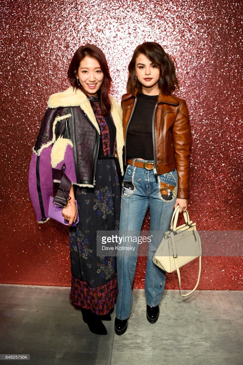 Park Shin Hye váy vóc điệu đà, Jessica Jung kín cổng cao tường tham dự NYFW - Ảnh 4. Park Shin Hye váy vóc điệu đà, Jessica Jung kín cổng cao tường tham dự NYFW - Ảnh 4.