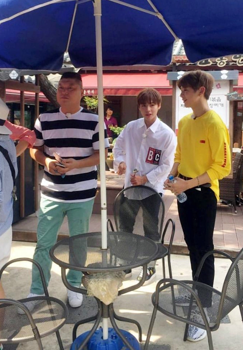 Nhóm nhạc vừa ra mắt đã dọa soán ngôi EXO và BTS: Nhan sắc cho tới thân hình đều gây tranh cãi - Ảnh 20. Nhóm nhạc vừa ra mắt đã dọa soán ngôi EXO và BTS: Nhan sắc cho tới thân hình đều gây tranh cãi - Ảnh 20.