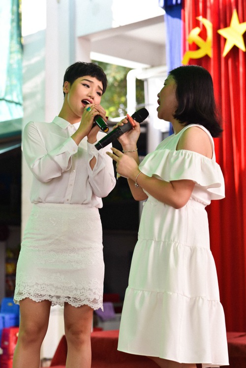 Only C, Miu Lê trở về tuổi thơ trong lễ Khai giảng trường TH-THCS-THPT Mỹ Việt - Ảnh 7. Only C, Miu Lê trở về tuổi thơ trong lễ Khai giảng trường TH-THCS-THPT Mỹ Việt - Ảnh 7.