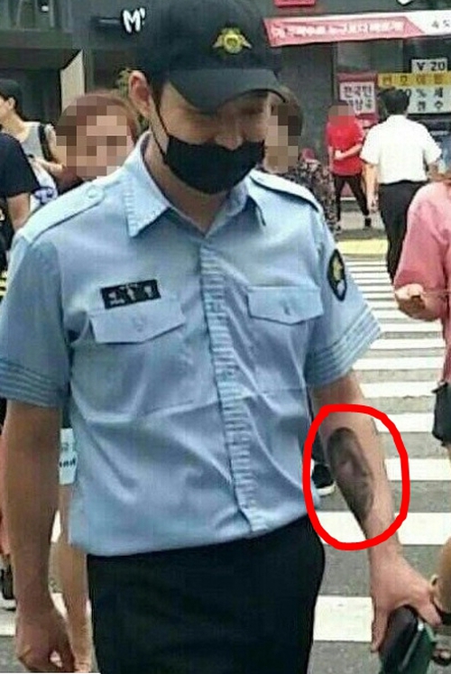 Đăng clip xin lỗi sau 1 năm, Yoochun vẫn bị ném đá vì lộ hình xăm bạn gái khi vừa xuất ngũ - Ảnh 3.