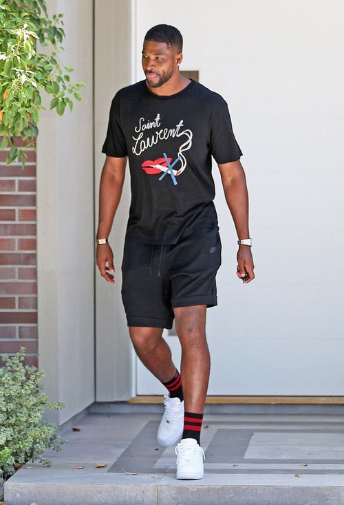 Kỳ Duyên đụng hàng Khánh Linh The Face, báo hiệu cuộc lên ngôi của Saint Laurent t-shirt - Ảnh 9. Kỳ Duyên đụng hàng Khánh Linh The Face, báo hiệu cuộc lên ngôi của Saint Laurent t-shirt - Ảnh 9.