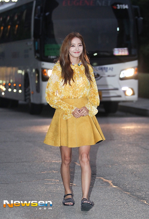 Chưa bao giờ thấy Phạm Hương men thế, trong khi Chi Pu bánh bèo hết phần người khác - Ảnh 13.