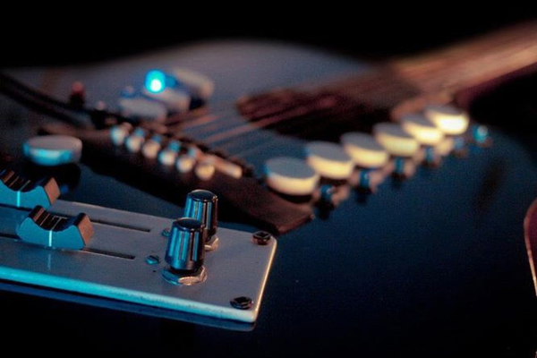 Guitar điện tử siêu việt kết hợp mọi loại nhạc cụ trong một - Ảnh 6.