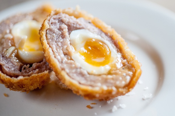 Scotch egg: Món ăn xứ Anh Quốc mà ăn với cơm lại quá ngon - Ảnh 5.