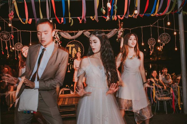 Bạn sẽ phải ghen tị với cặp đôi trong đám cưới theo phong cách du mục độc đáo này! - Ảnh 8.