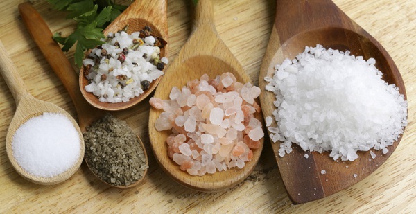 Học đầu bếp cách phân biệt 3 loại muối cơ bản ai cũng cần biết