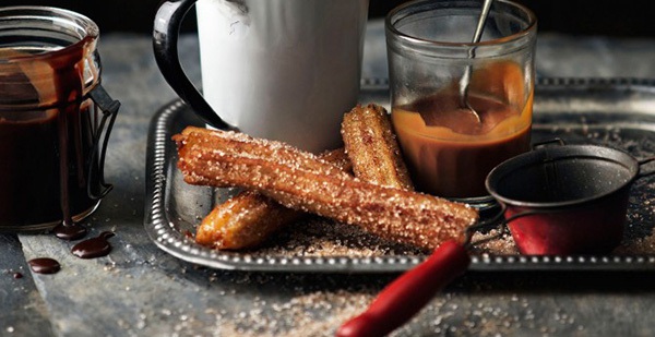 Học người Tây Ban Nha làm bánh rán churros ăn nhâm nhi ngon ngon