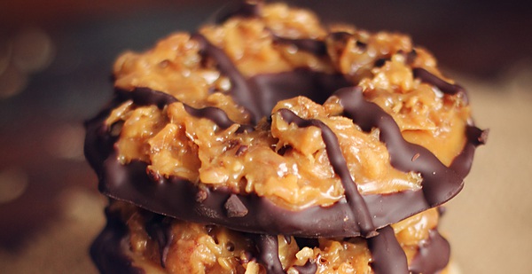 Học các bạn hướng đạo sinh nướng bánh quy samoas