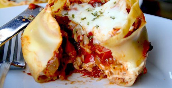 Ăn lasagna trong cốc sẽ trông xinh xắn đáng yêu thế này đây!