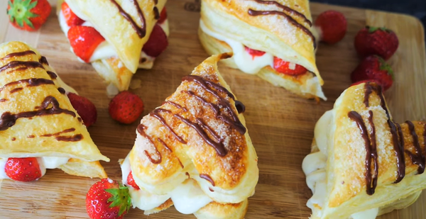 Tự tay làm bánh pastry kẹp dâu tây ngọt ngào đáng yêu "phát ngất"