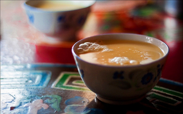 Thưởng thức hương vị trà bơ của người Tây Tạng