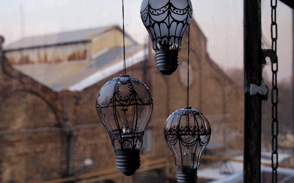 Trang trí bóng đèn thành hình khinh khí cầu tuyệt đẹp