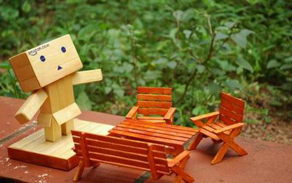 Robot Danbo đáng yêu từ que đè lưỡi