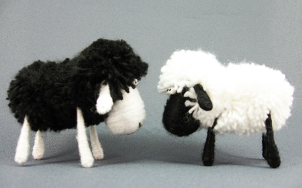 Gợi ý quà 8/3: tự làm bộ đôi cừu len siêu dễ thương