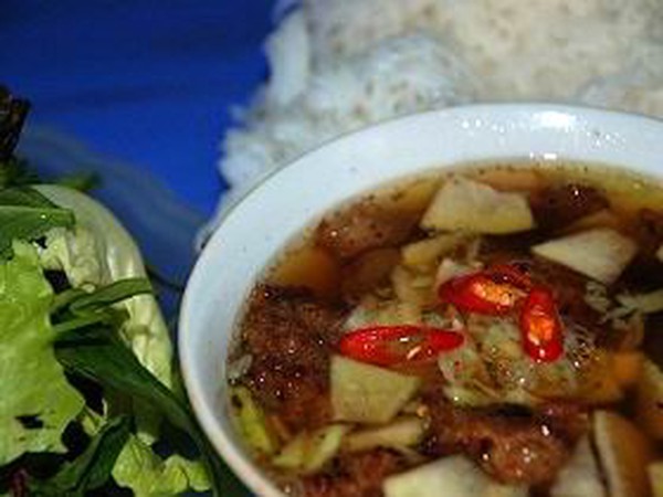 Bún chả tiếp tục thể hiện sức hấp dẫn với người nước ngoài