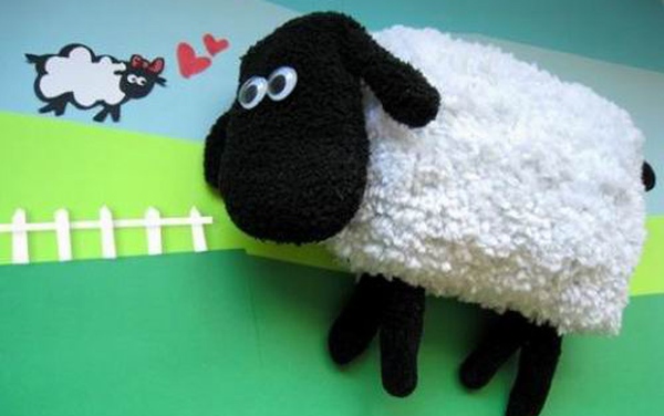 Cừu Shaun đáng yêu được chế từ găng tay