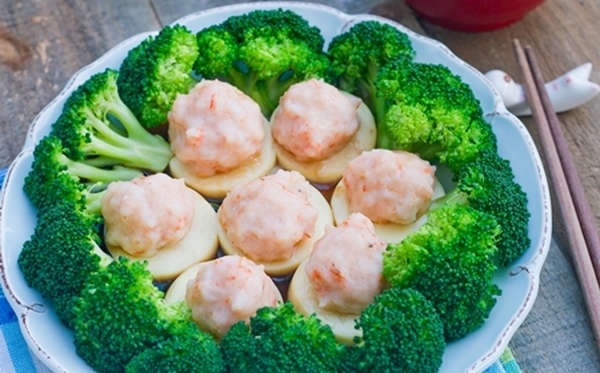 Cách làm chả tôm hấp bông cải kiểu Trung Hoa ngon hết ý