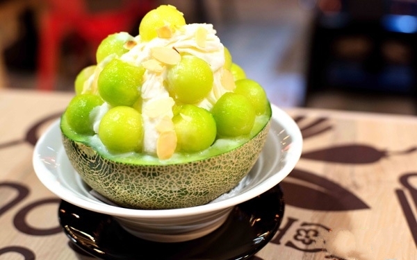 Mousse dưa lưới tươi ngụy trang món Patbingsu Hàn Quốc