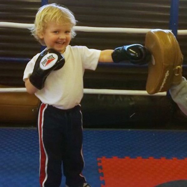 Choáng với nhóc tỳ 6 tuổi đạt "huyền đai" kickboxing 4