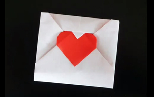 Gấp phong thư với lời tỏ tình siêu lãng mạn