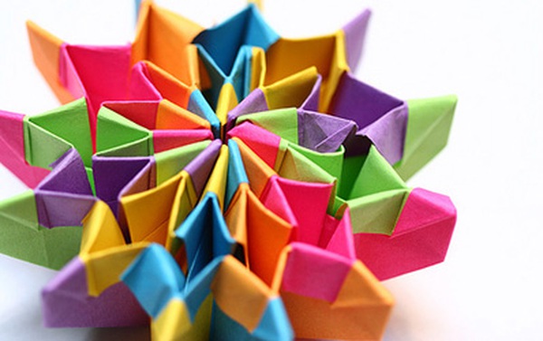 Học lỏm cách gấp pháo hoa origami huyền ảo