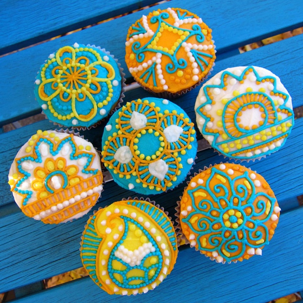 Cách trang trí cupcake theo phong cách henna 6