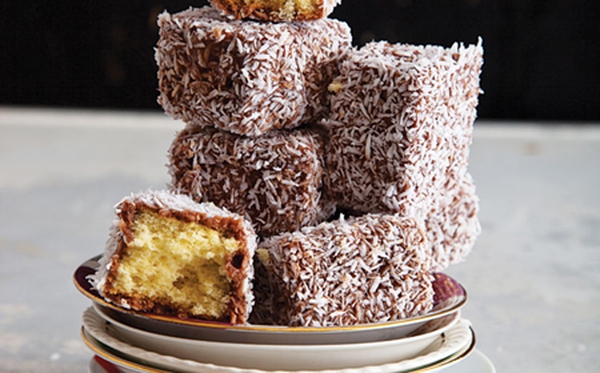 Học làm món bánh lamington nhỏ xinh của nước Úc