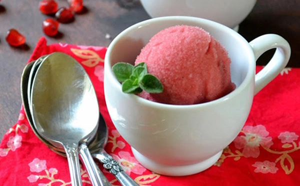 Thử làm sorbet lựu mát lạnh mà ngọt ngào