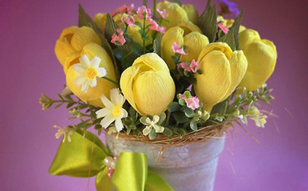 Chậu hoa tulip giấy ẩn chứa bí mật ngọt ngào