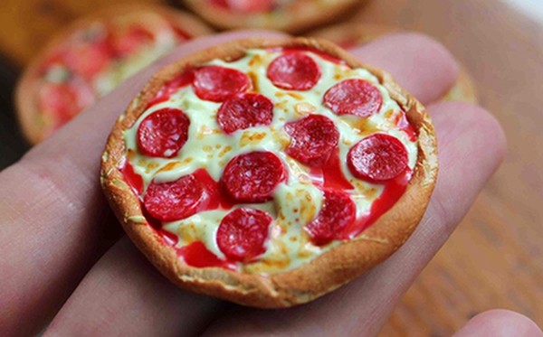 Bánh pizza đất sét nhìn chỉ muốn ăn ngay