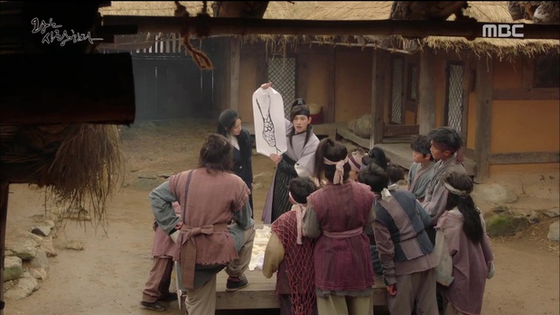 "The King Loves" tập 7- 8: Nhìn cách Siwan miêu tả ngoại hình của Yoona, ai cũng thấy... sai sai - Ảnh 16. "The King Loves" tập 7- 8: Nhìn cách Siwan miêu tả ngoại hình của Yoona, ai cũng thấy... sai sai - Ảnh 16.