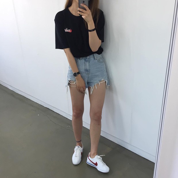 Nike Cortez, mẫu sneaker lạ lẫm đang bùng cháy tại châu Á và dự là sẽ hớp hồn giới trẻ Việt thời gian tới - Ảnh 5. Nike Cortez, mẫu sneaker lạ lẫm đang bùng cháy tại châu Á và dự là sẽ hớp hồn giới trẻ Việt thời gian tới - Ảnh 5.