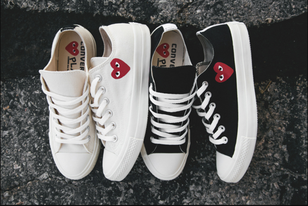 Converse x COMME des GARÇONS Play: đôi sneaker ra mắt đã lâu nhưng chưa bao giờ giới trẻ thôi mê đắm - Ảnh 2. Converse x COMME des GARÇONS Play: đôi sneaker ra mắt đã lâu nhưng chưa bao giờ giới trẻ thôi mê đắm - Ảnh 2.