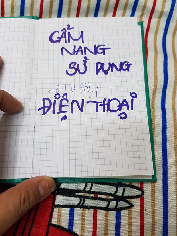 Cay mắt với cuốn cẩm nang hướng dẫn dùng điện thoại cho mẹ và bức thư con gái gửi ba nơi thiên đường - Ảnh 2. Cay mắt với cuốn cẩm nang hướng dẫn dùng điện thoại cho mẹ và bức thư con gái gửi ba nơi thiên đường - Ảnh 2.