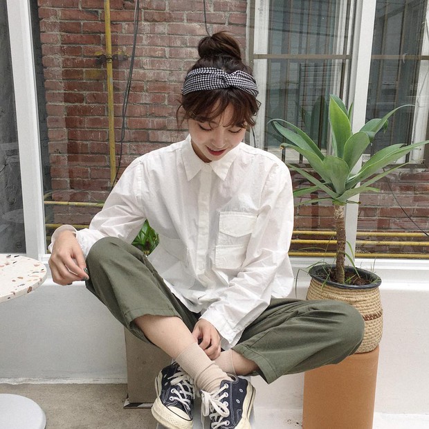 Không theo style đại trà của hot girl Hàn, cô nàng này sẽ khiến bạn xuýt xoa vì cách ăn mặc hay ho không chịu nổi - Ảnh 1. Không theo style đại trà của hot girl Hàn, cô nàng này sẽ khiến bạn xuýt xoa vì cách ăn mặc hay ho không chịu nổi - Ảnh 1.