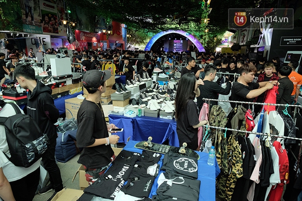 Sài Gòn: Cận cảnh sự kiện lớn nhất năm về giày sneaker đang thu hút hàng ngàn bạn trẻ đến tham dự! - Ảnh 8.