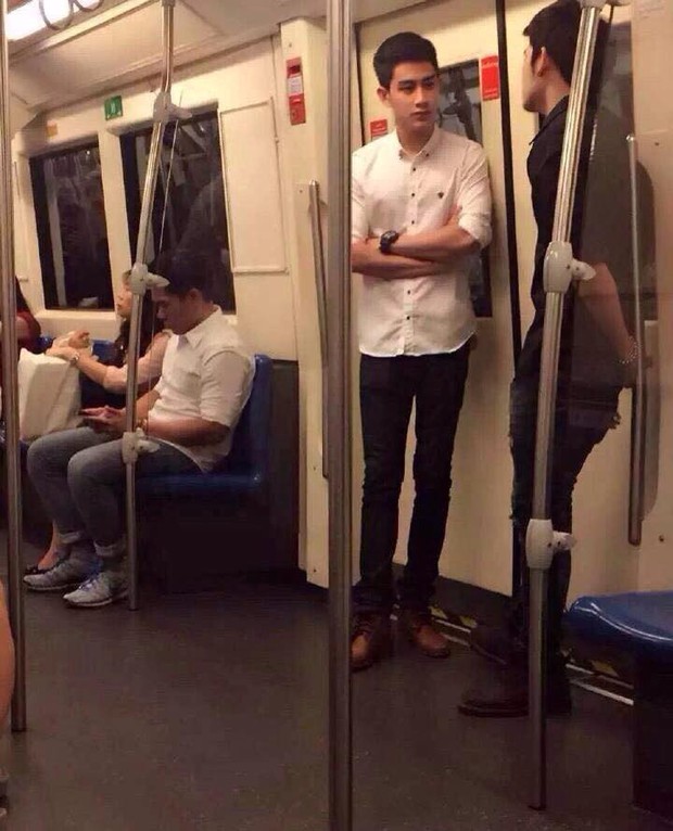 Đã đẹp trai thì ngủ quên trên xe bus như anh chàng này cũng thành cực phẩm! - Ảnh 6. Đã đẹp trai thì ngủ quên trên xe bus như anh chàng này cũng thành cực phẩm! - Ảnh 6.